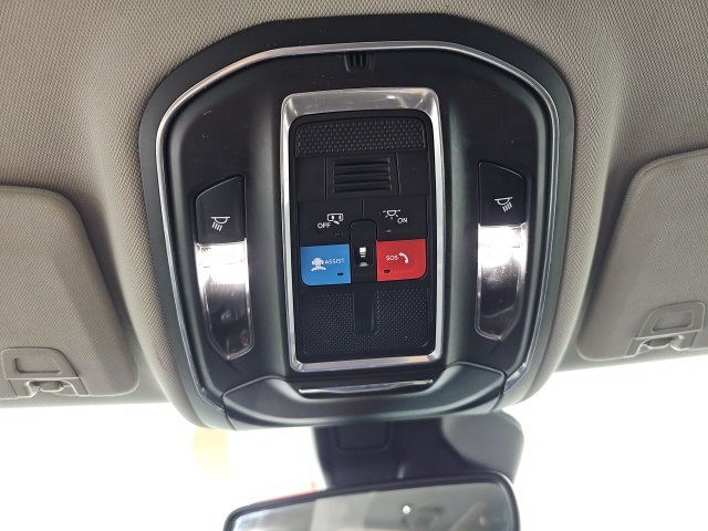 2023 Jeep Grand Cherokee Laredo Altitude photo 19