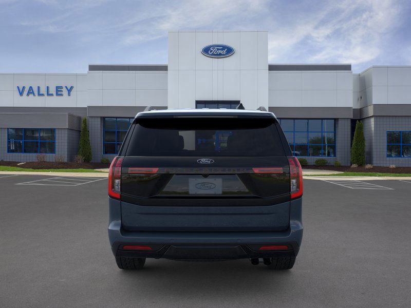 2025 Ford Expedition photo 3