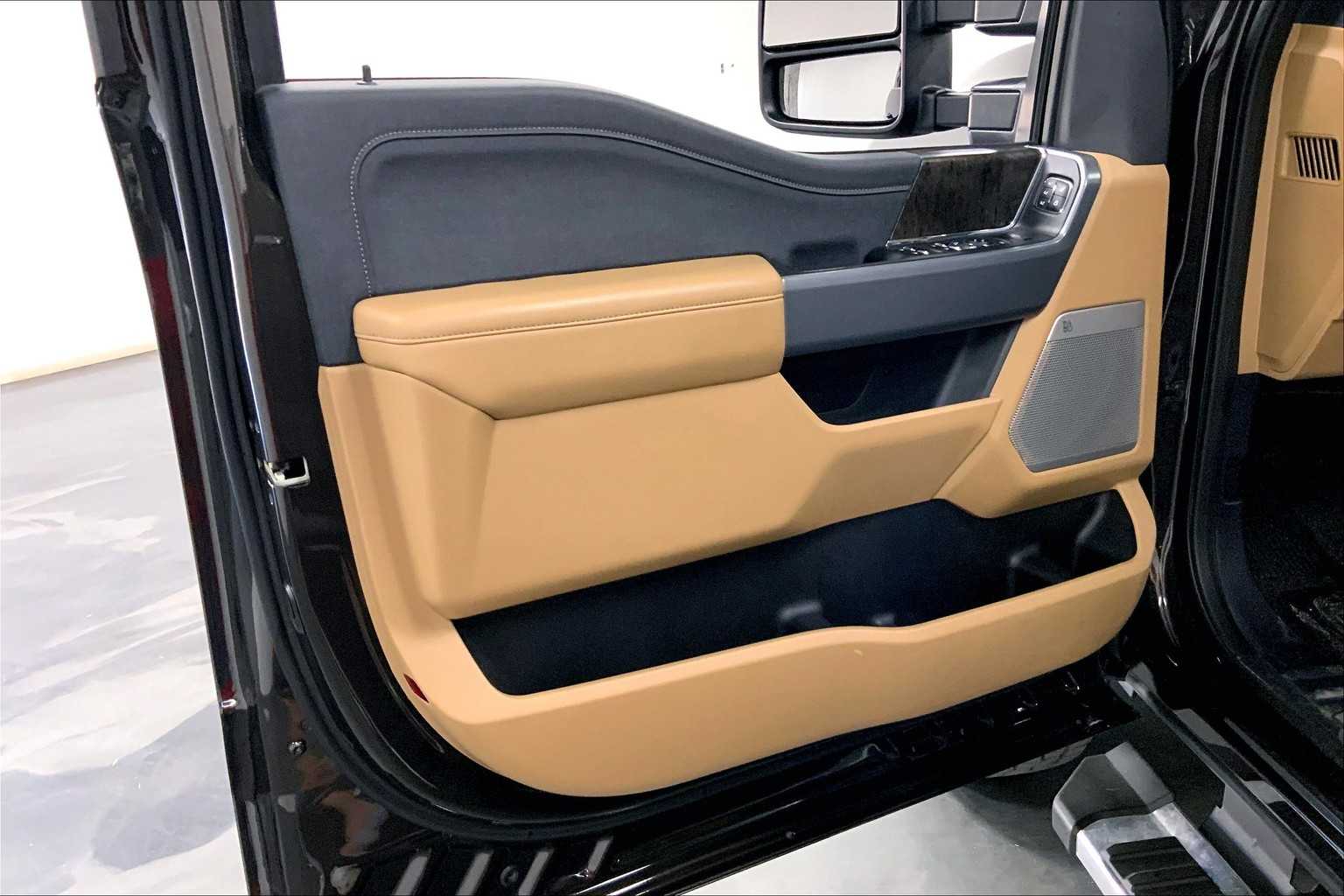 2024 Ford F-350 Lariat photo 19