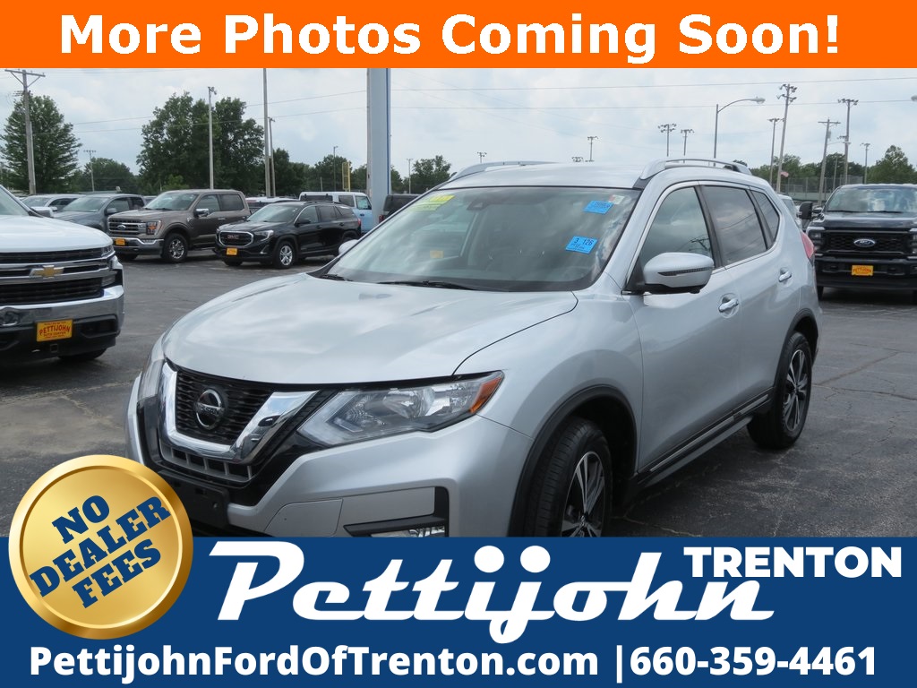 Used 2018 Nissan Rogue SL with VIN JN8AT2MV2JW318122 for sale in Kansas City