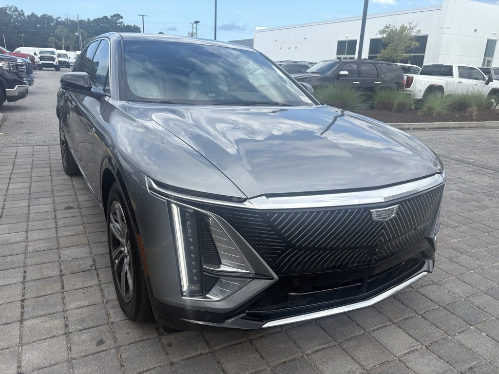 2023 Cadillac Lyriq Luxury photo 3