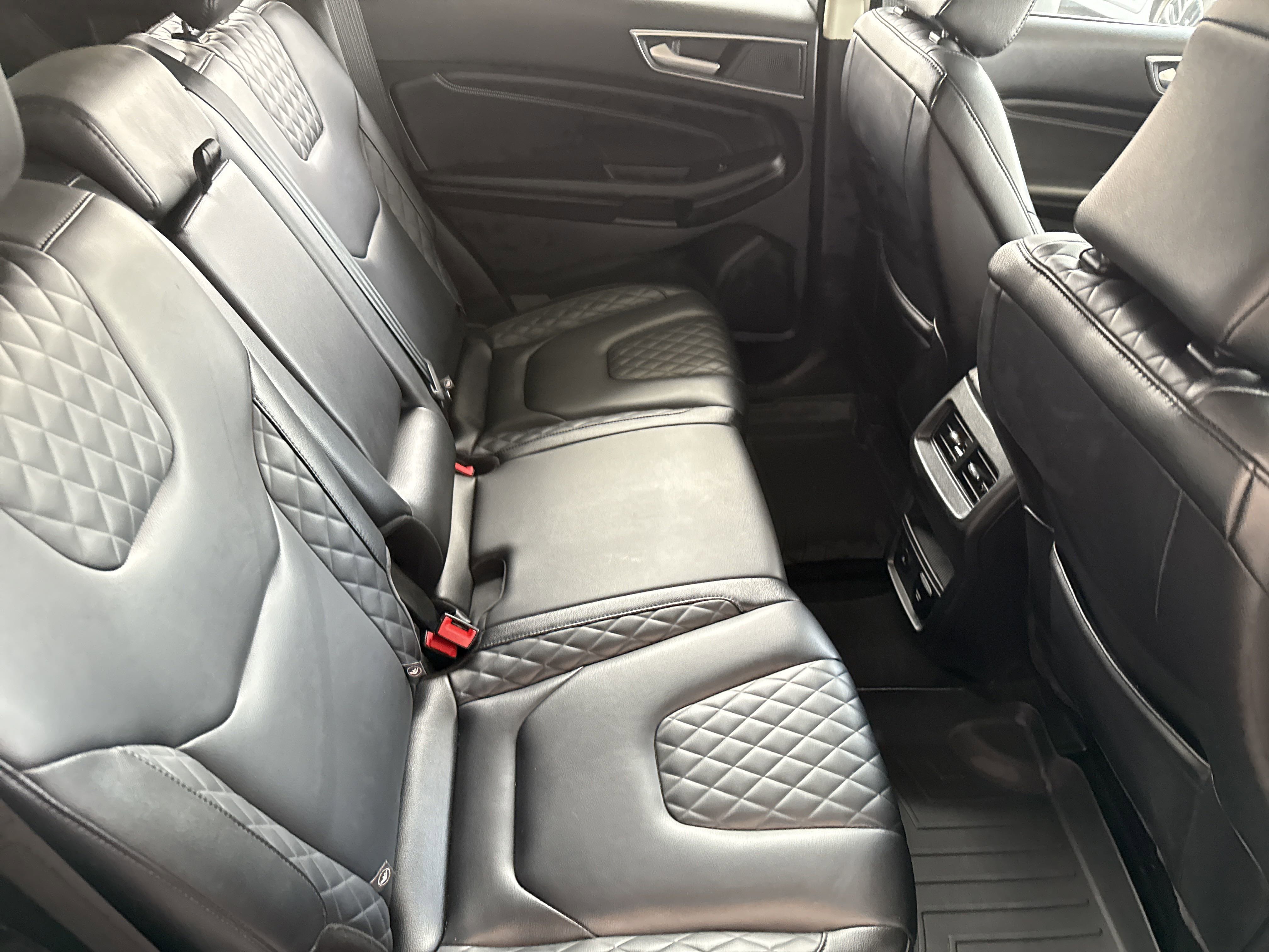 2024 Ford Edge Titanium photo 7