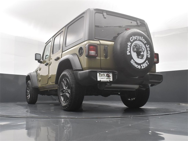 2025 Jeep Wrangler photo 21