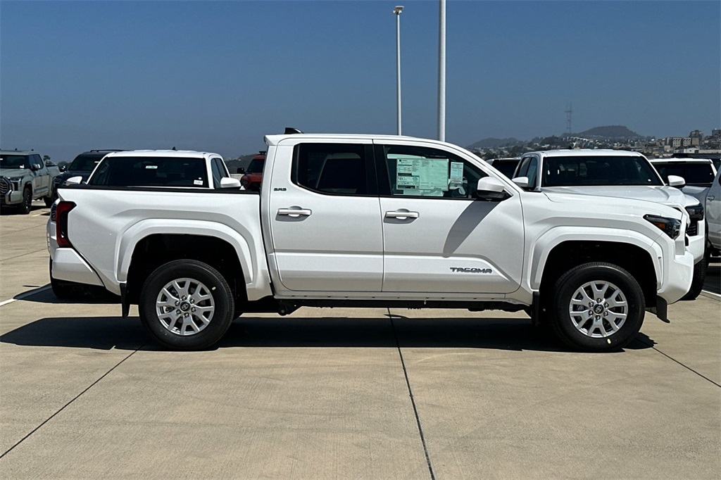 2025 Toyota Tacoma SR5 Double Cab photo 3