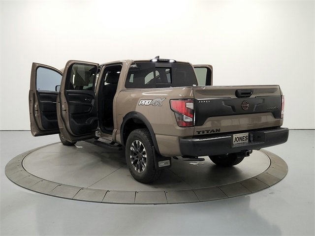 2023 Nissan Titan PRO-4X photo 13