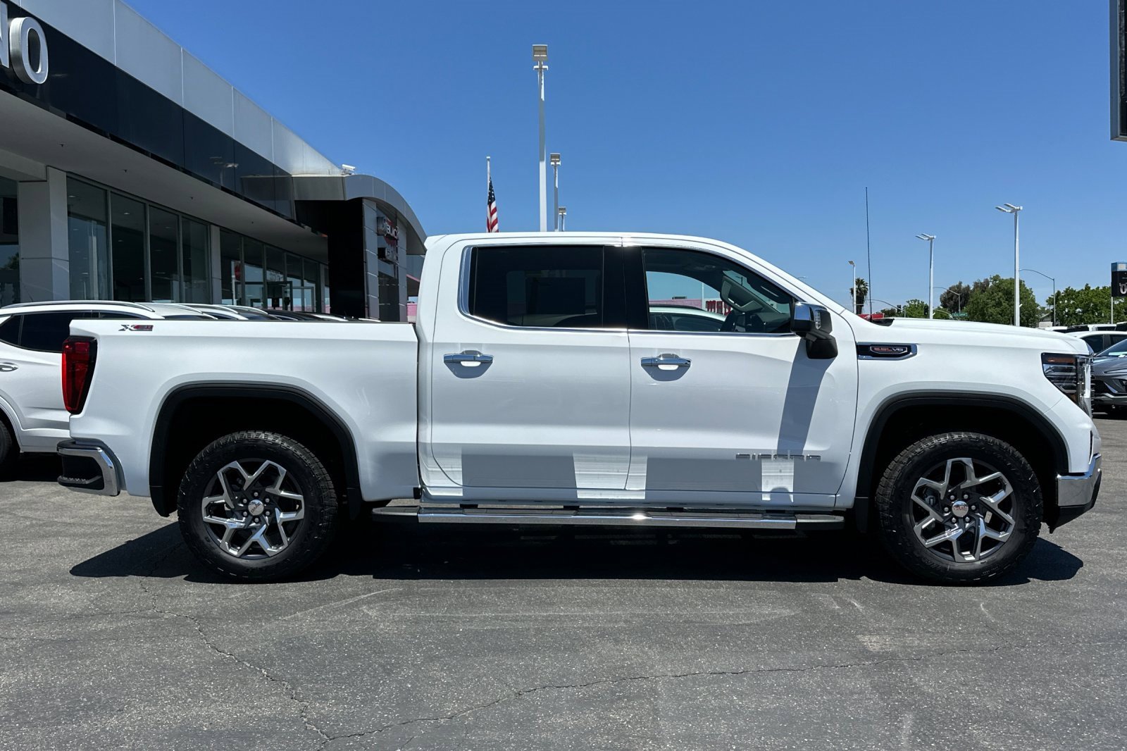 2025 Gmc Sierra 1500 SLT photo 4