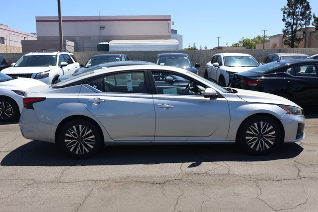 2023 Nissan Altima 2.5 SV photo 2