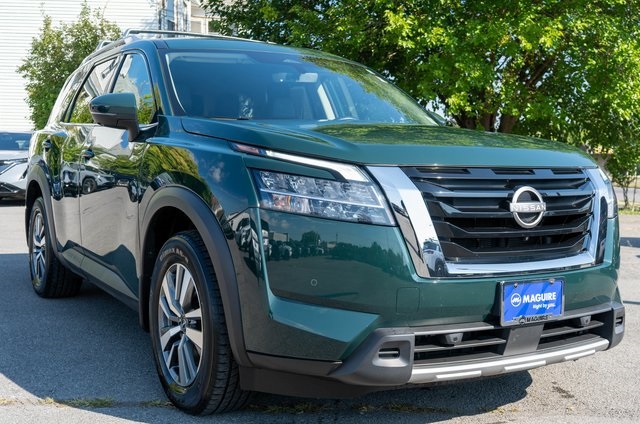 2023 Nissan Pathfinder SL photo 4