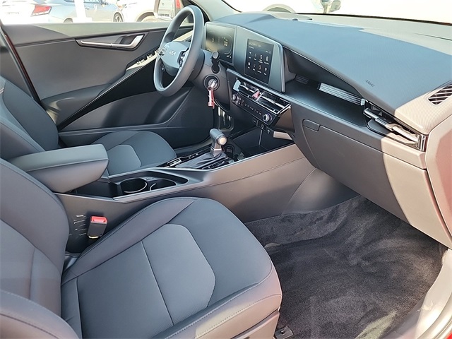 2025 Kia Niro LX photo 16