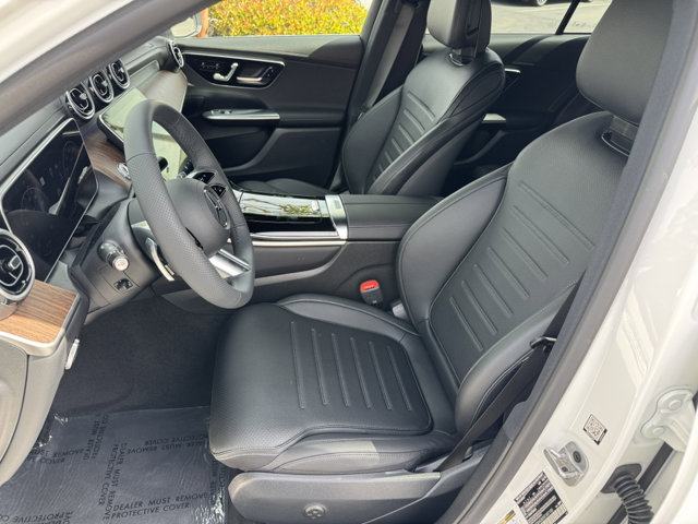 2025 Mercedes Benz GLC 300 photo 2