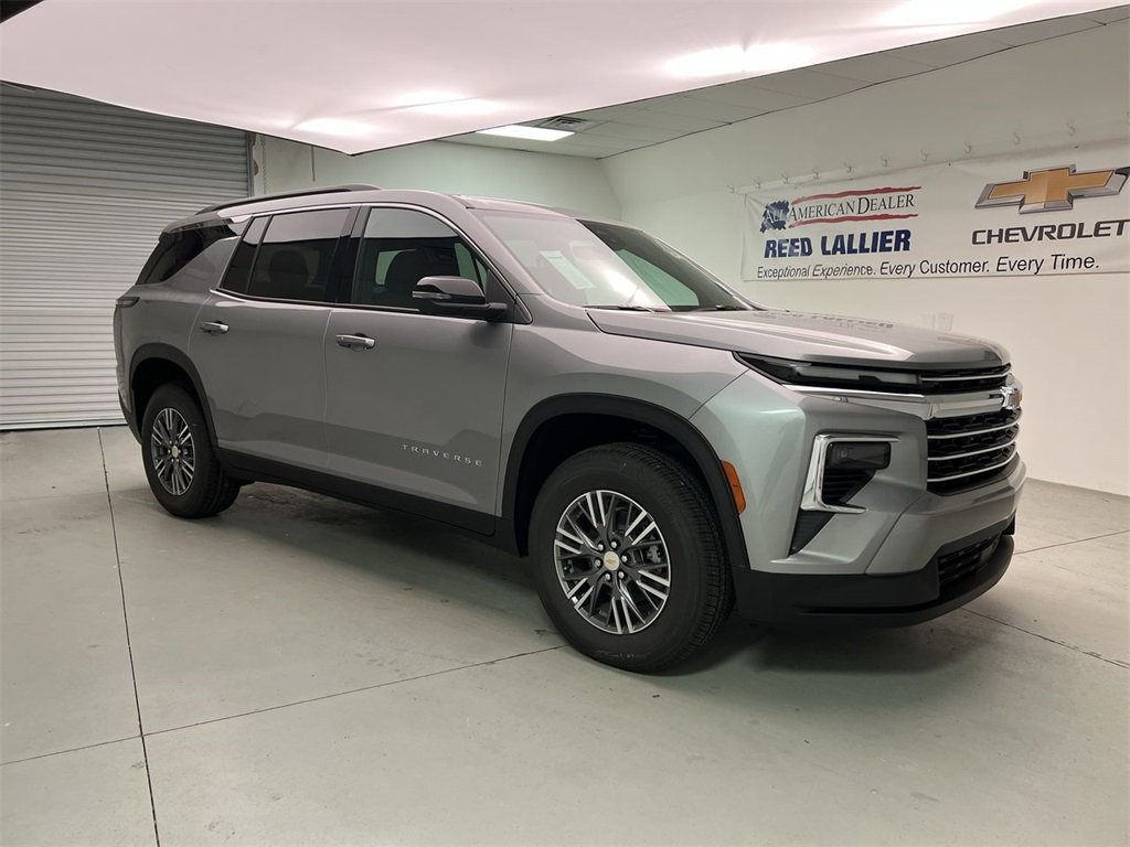 2026 Chevrolet Traverse photo 2