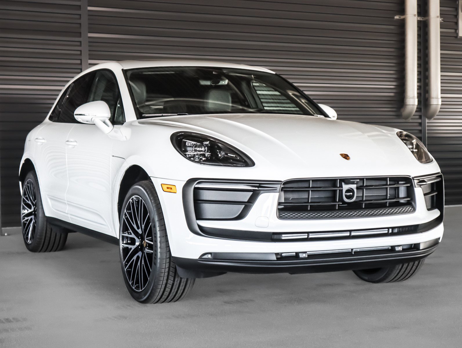 2025 Porsche Macan T photo 7