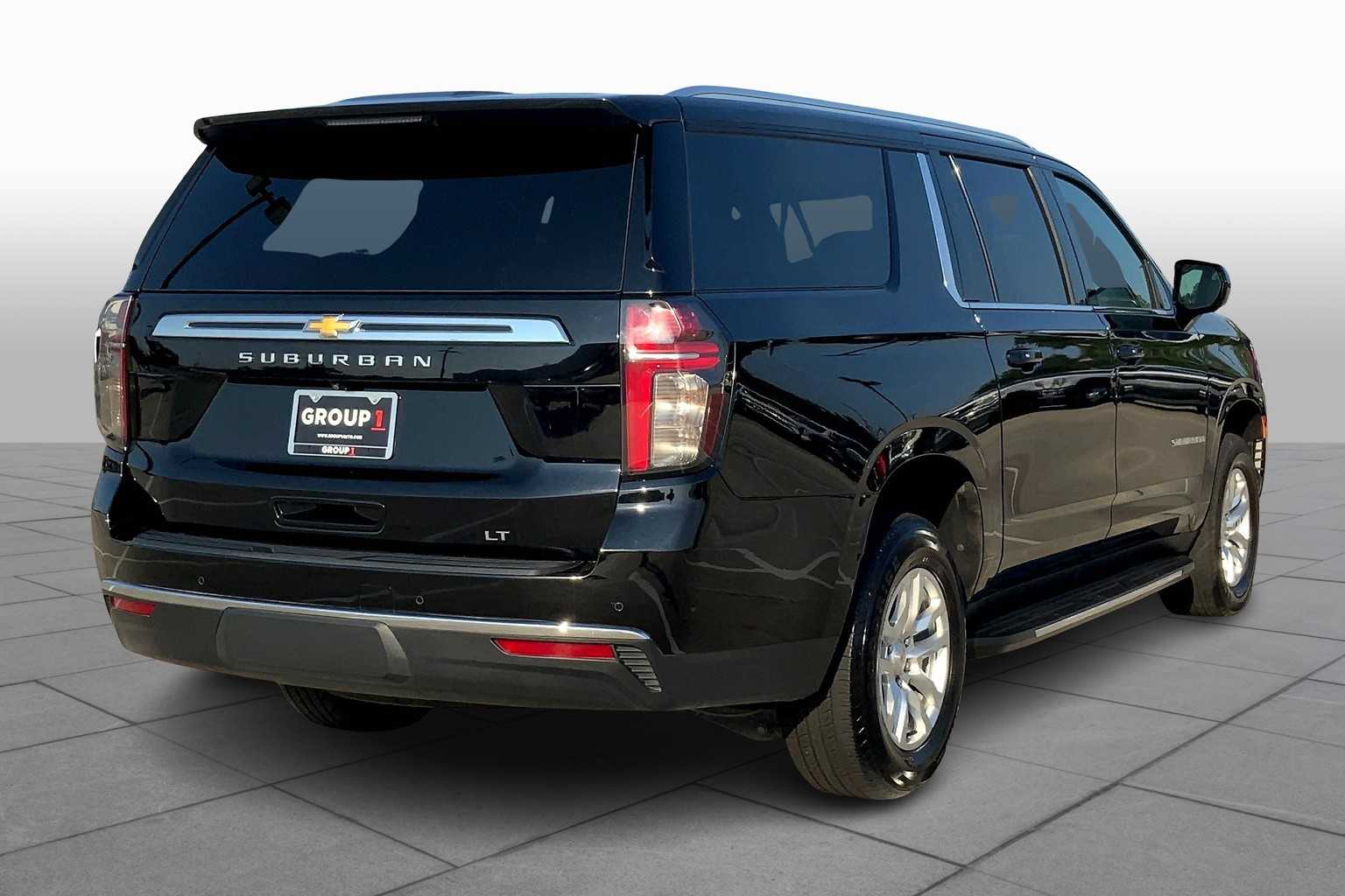 2024 Chevrolet Suburban LT photo 11