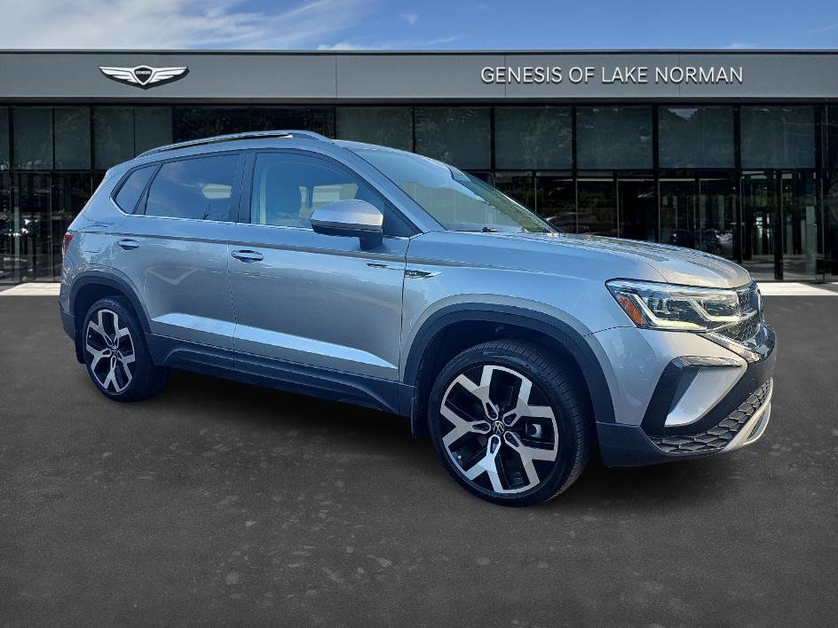 2022 Volkswagen Taos SEL photo 2