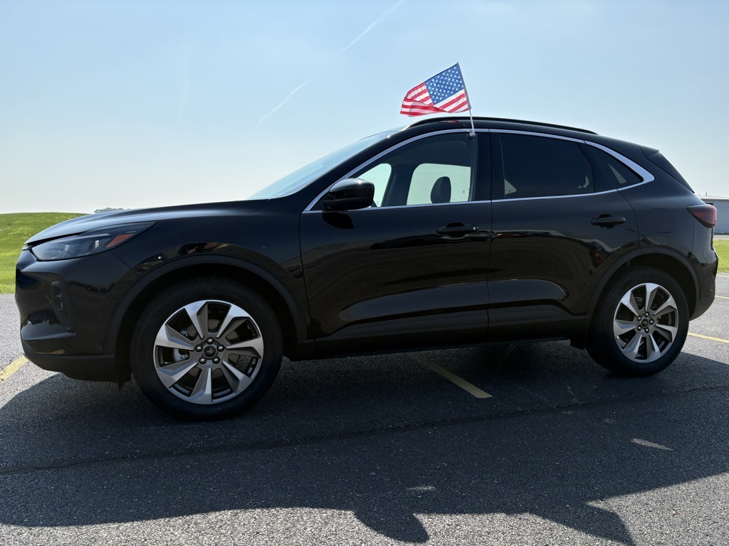 2024 Ford Escape Platinum's photo