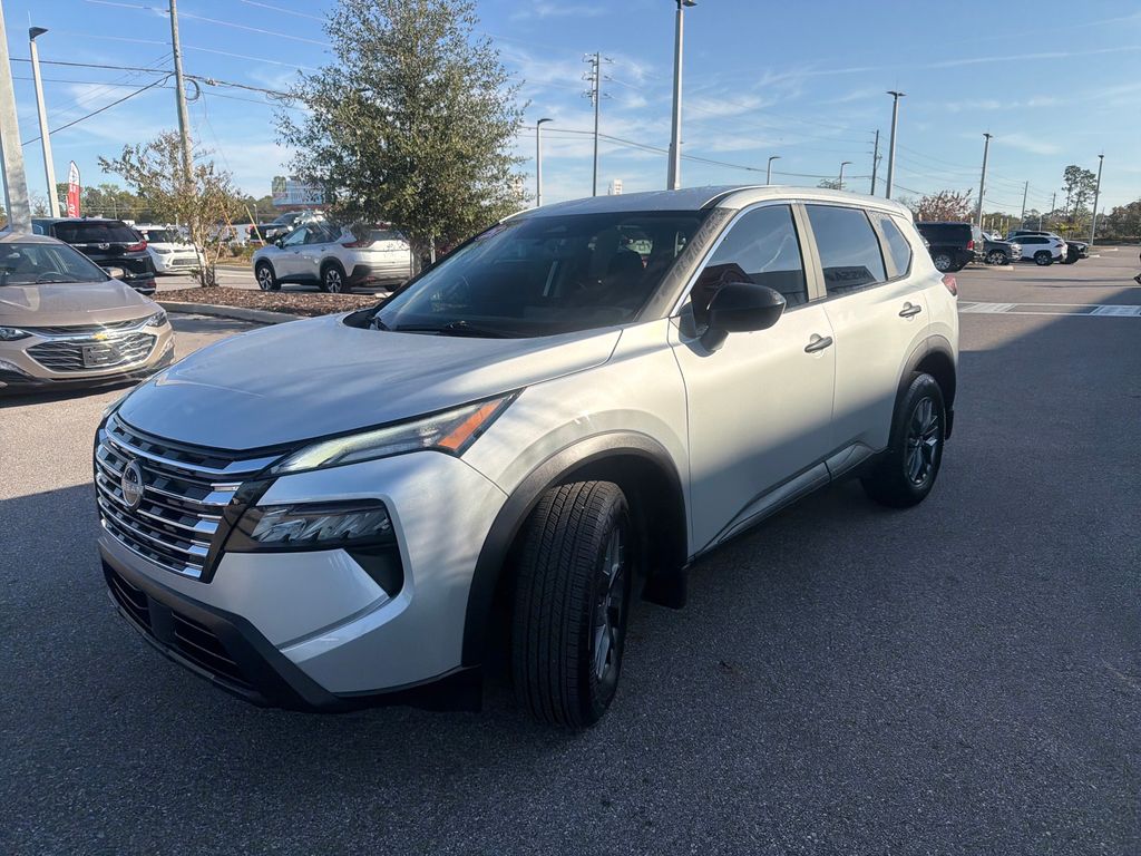 2025 Nissan Rogue S photo 3