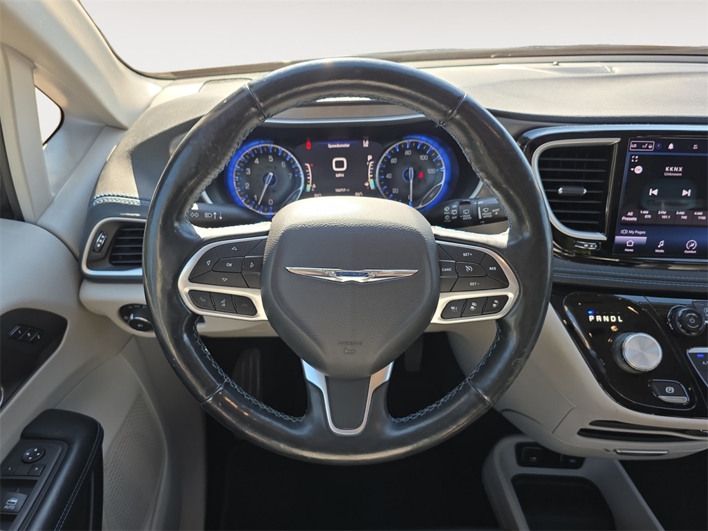 2021 Chrysler Pacifica Touring L photo 12
