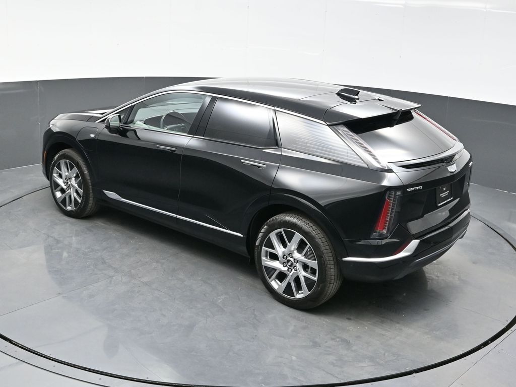 2025 Cadillac Optiq Luxury photo 32