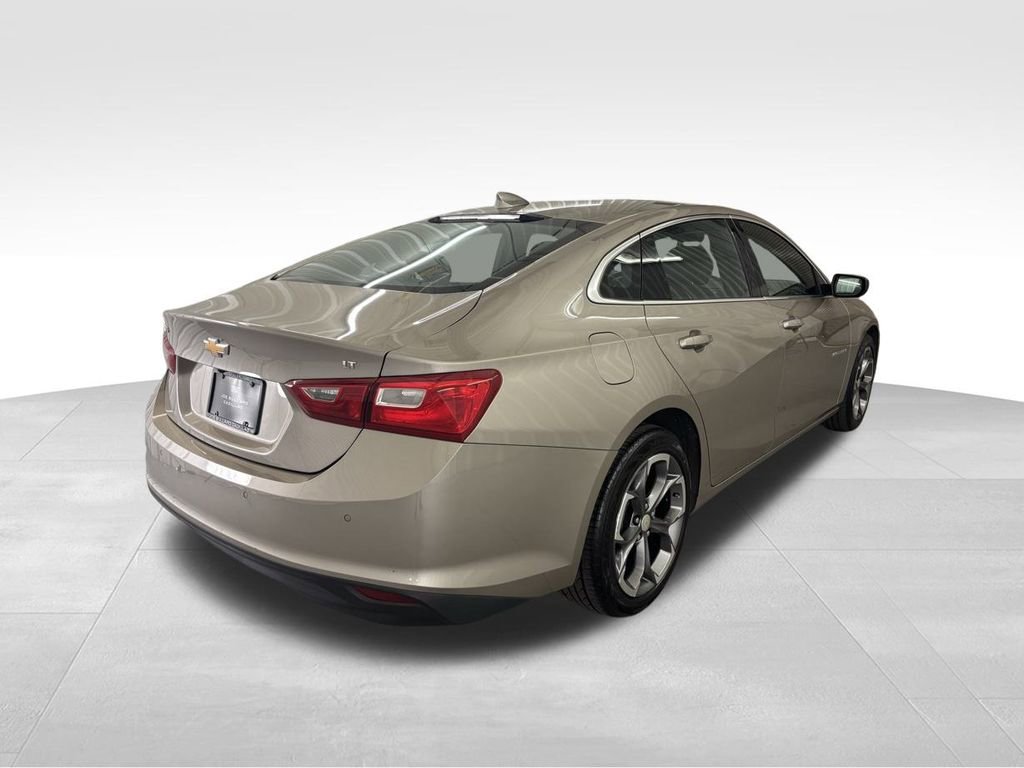 2024 Chevrolet Malibu 1LT photo 2