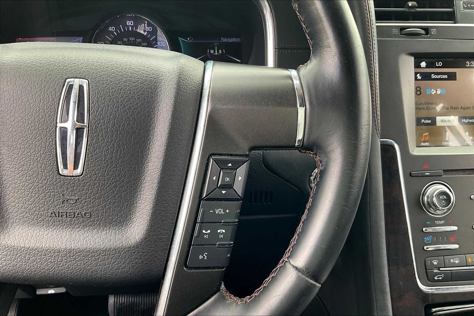 2017 Lincoln Navigator L Reserve photo 22