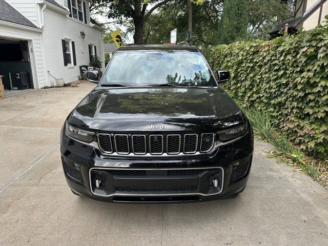 2022 Jeep Grand Cherokee Overland photo 3