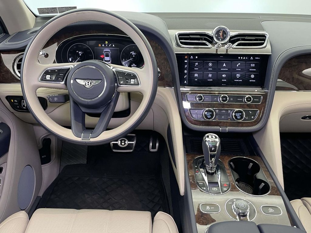 2022 Bentley Bentayga V8 photo 25