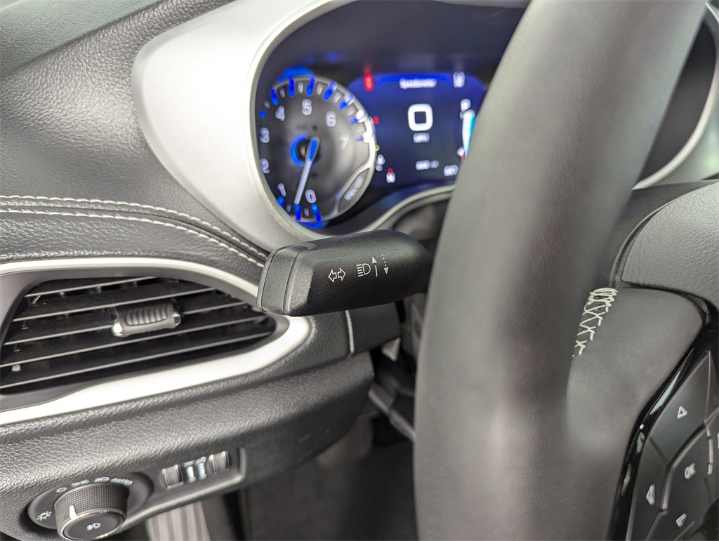 2024 Chrysler Pacifica Touring L photo 17