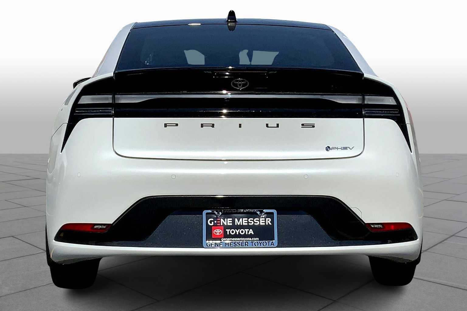 2026 Toyota Prius Plug-in Hybrid XSE Premium photo 4
