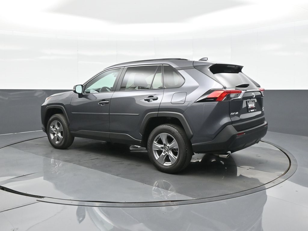 2024 Toyota RAV4 XLE photo 3