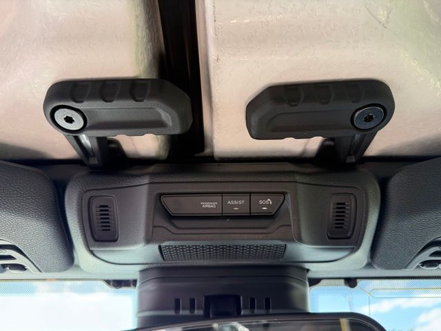 2025 Jeep Gladiator Mojave photo 10