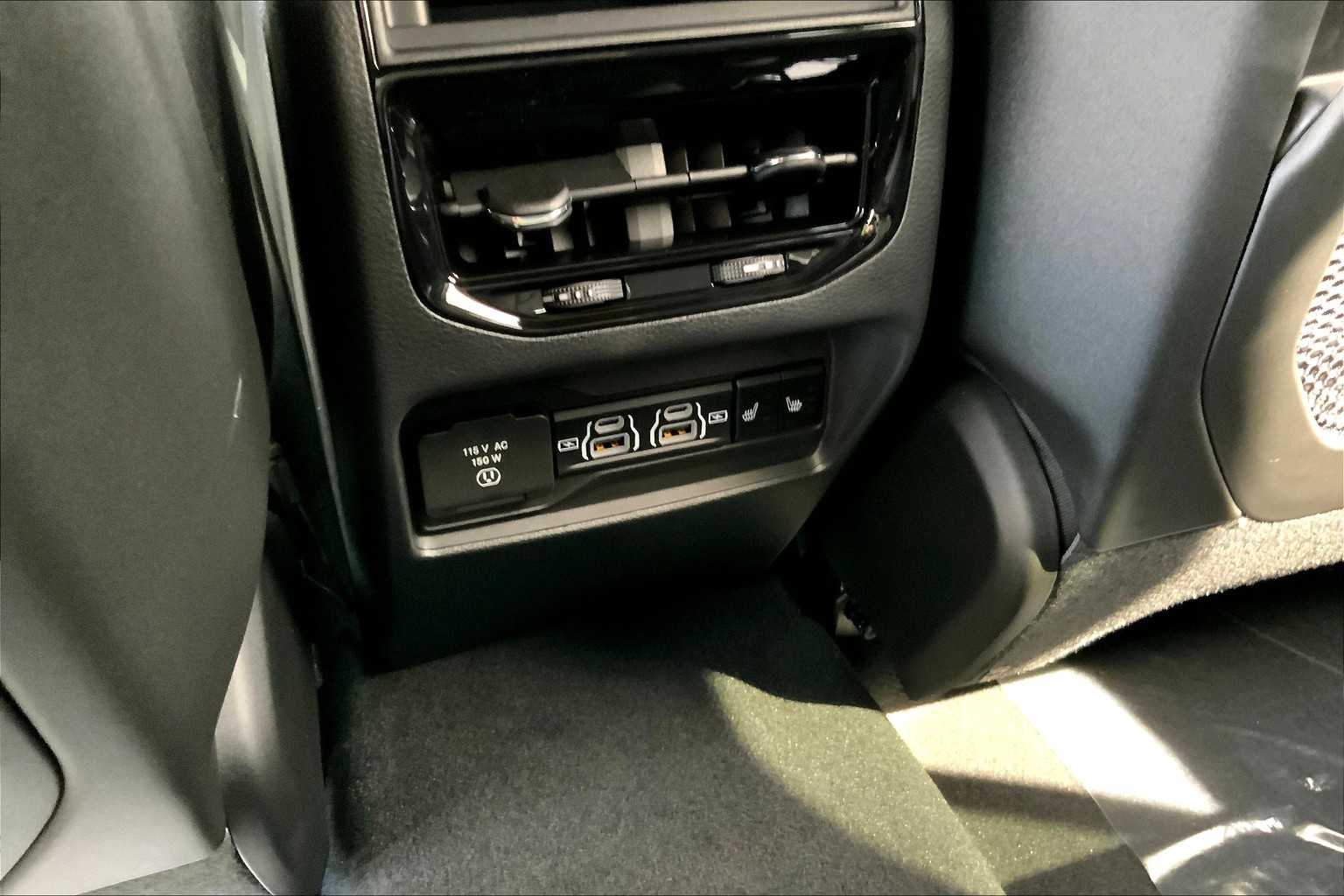 2025 Jeep Grand Cherokee Limited photo 18