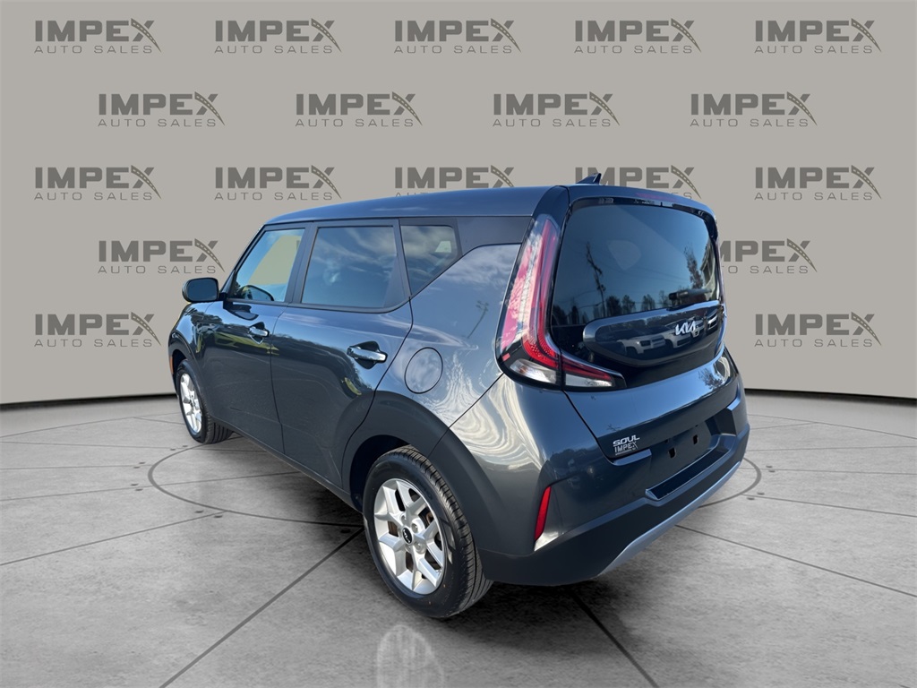 2024 Kia Soul LX photo 3