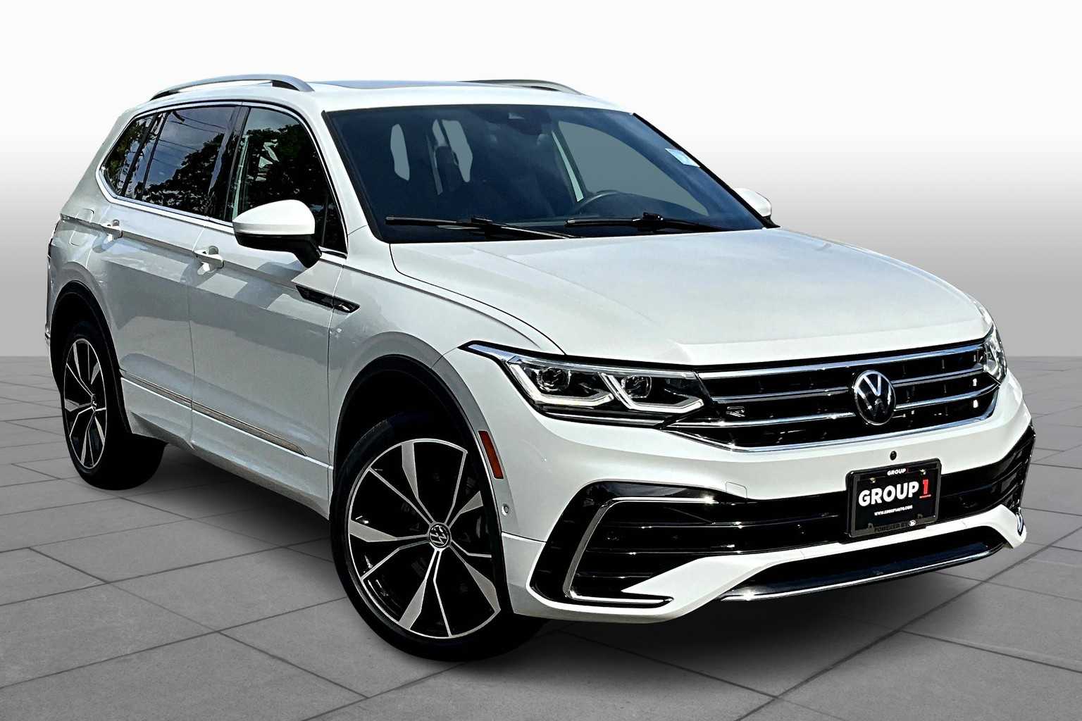 2023 Volkswagen Tiguan SEL R-Line Black photo 4