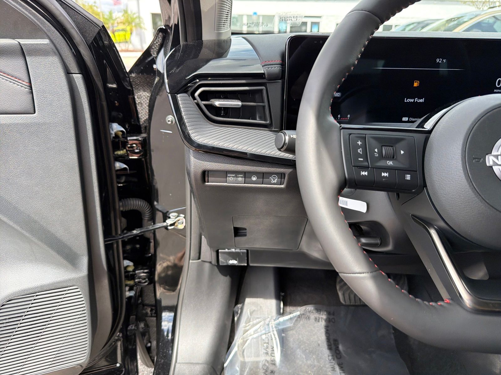 2026 Nissan Kicks SR photo 4