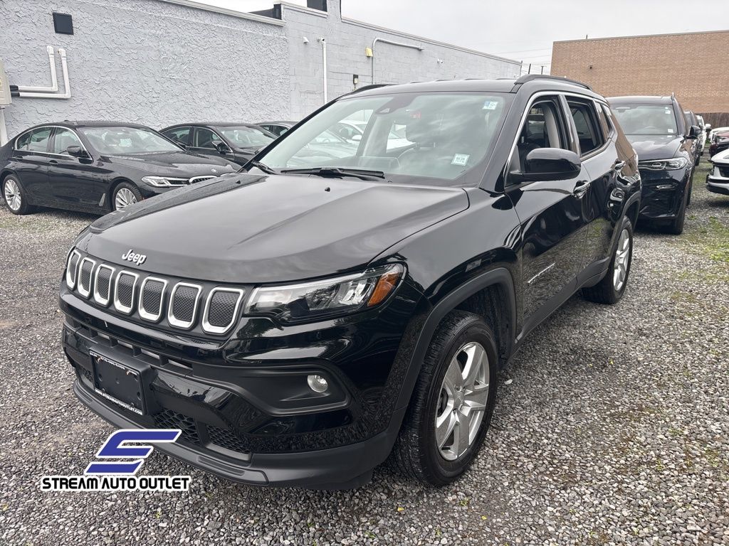 2022 Jeep Compass Latitude photo 3