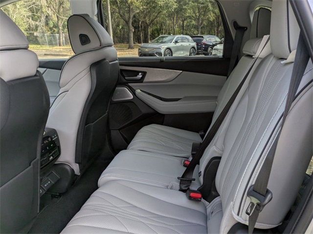 2026 Acura MDX SH-AWD Advance photo 13