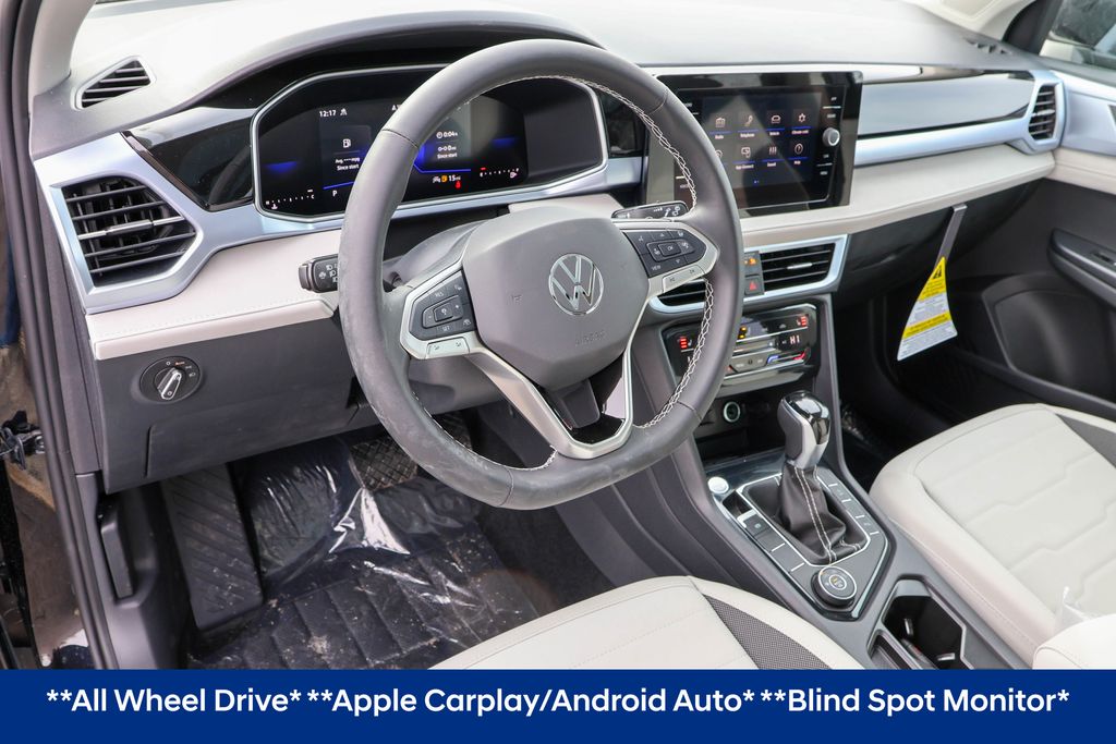2025 Volkswagen Taos SE photo 2