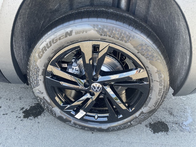 2026 Volkswagen Atlas Cross Sport SEL R-Line photo 9