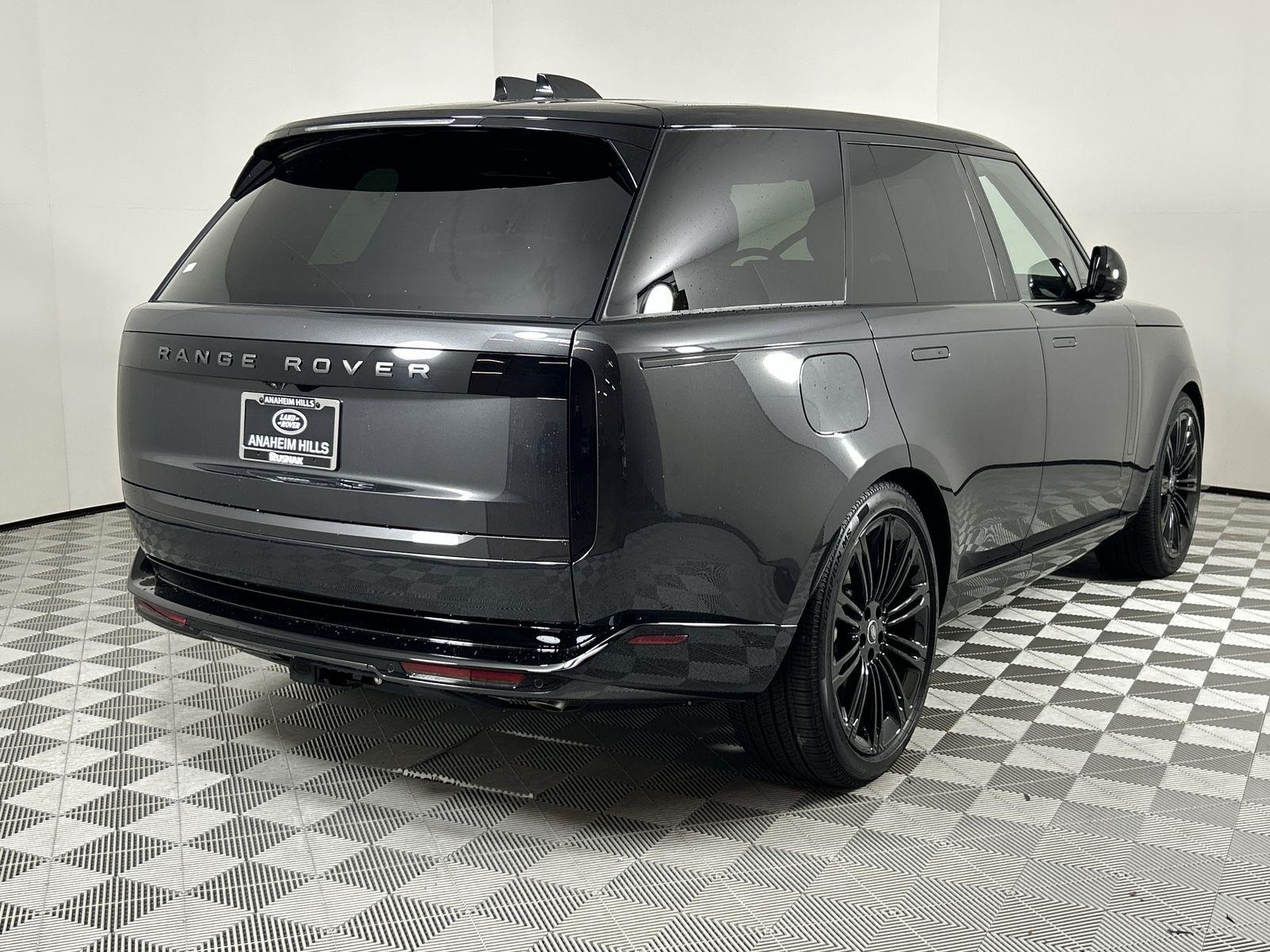 2025 Land Rover Range Rover SE photo 5