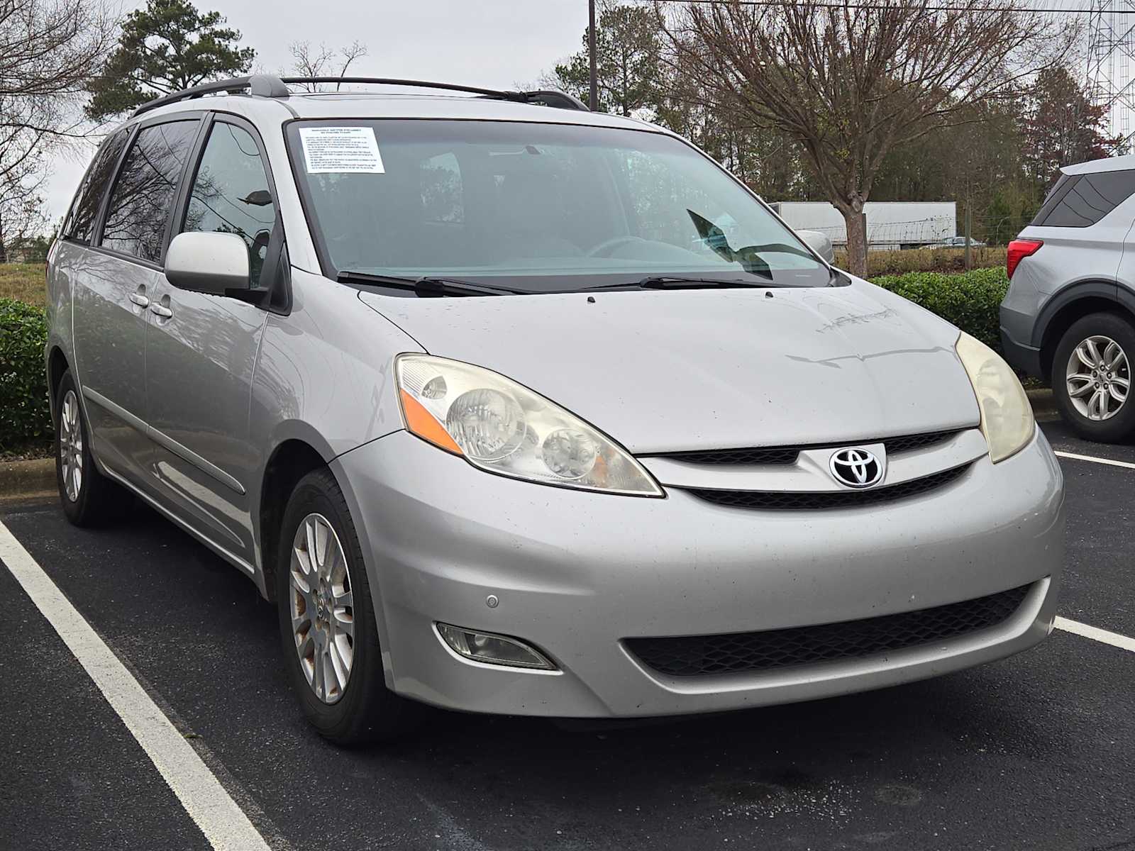 2010 Toyota Sienna XLE's photo