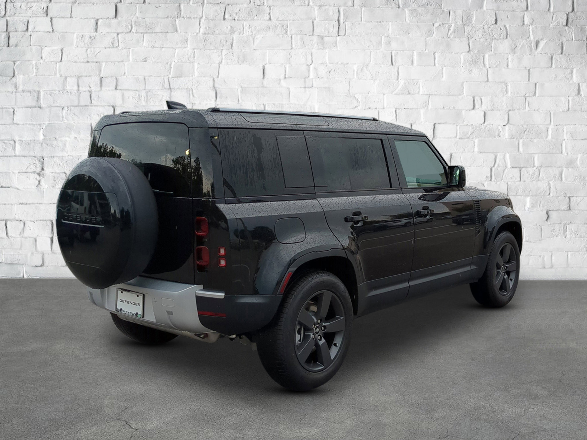 2025 Land Rover Defender 110 S photo 3