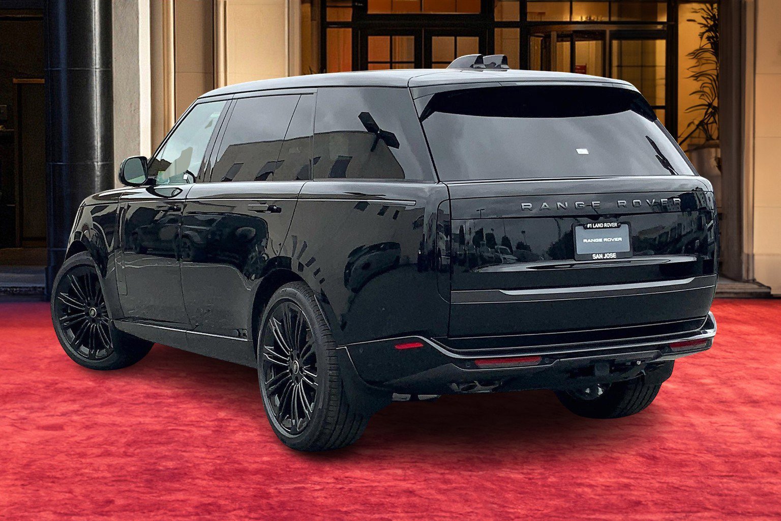 2025 Land Rover Range Rover SE photo 3