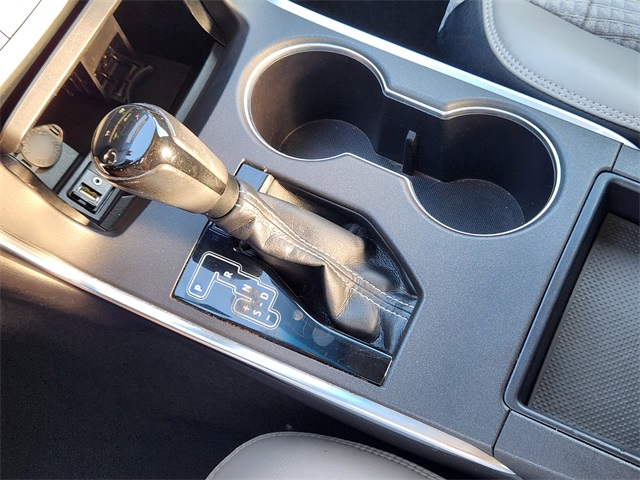 2015 Toyota Camry SE photo 20