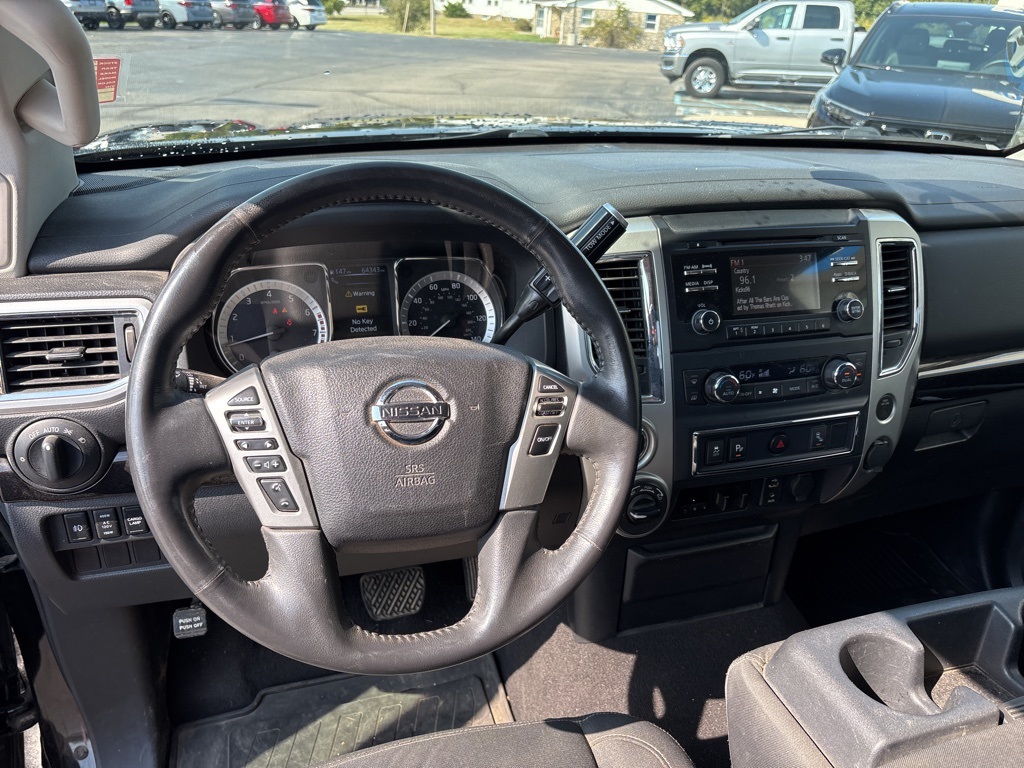 2017 Nissan Titan SV photo 8