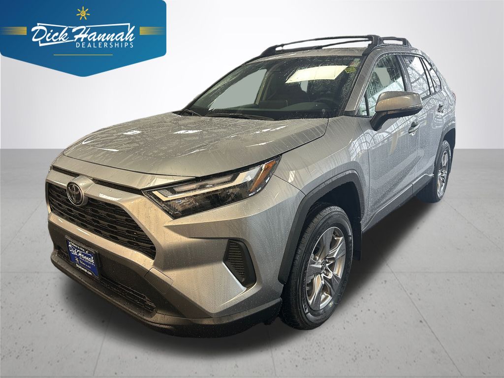 2025 Toyota RAV4 XLE's photo