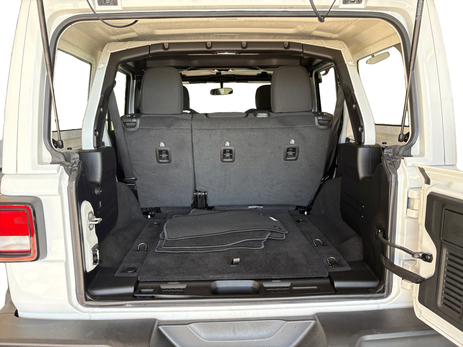 2021 Jeep Wrangler Unlimited Sahara photo 32