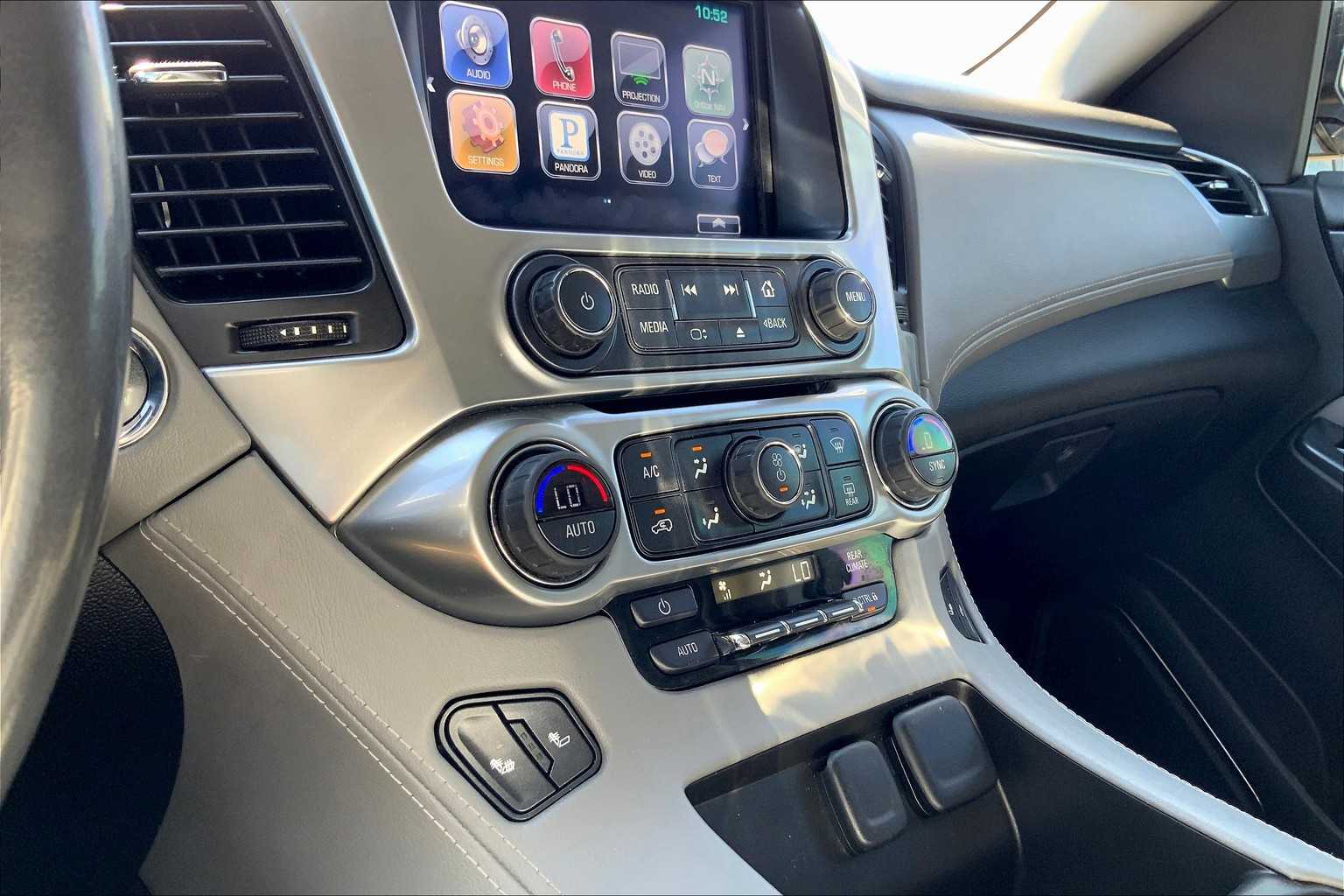 2016 Chevrolet Suburban LT photo 30