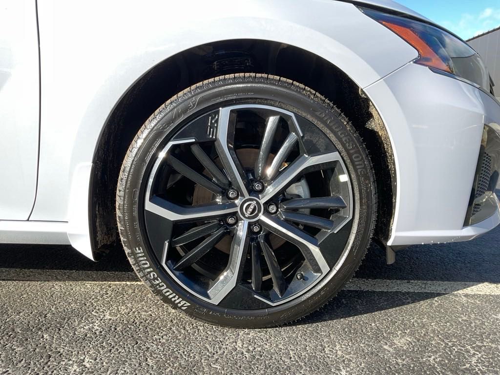 2025 Nissan Altima 2.5 SR photo 9