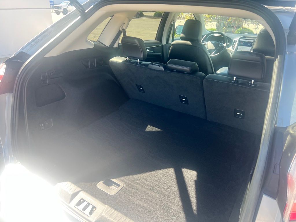 2022 Ford Edge SEL photo 23