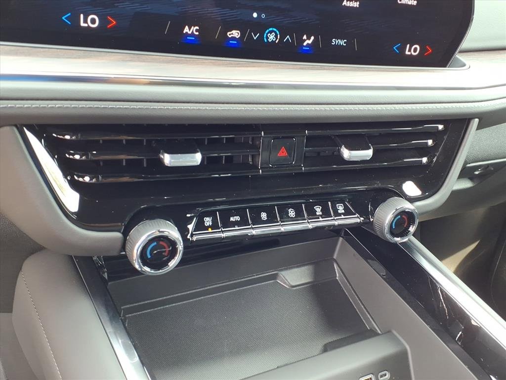 2025 Chevrolet Suburban LS photo 5